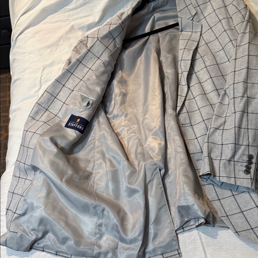 Gray Checkered Men's Blazer - Picture 2 of 4